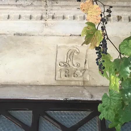 La Petite Bed & Breakfast